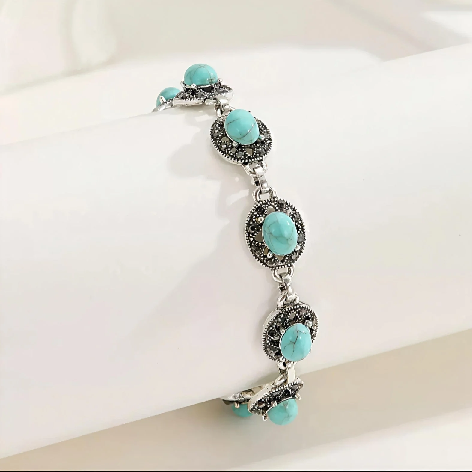 Corvelle Noble Emblem Bracelet | White Gold - Image 2