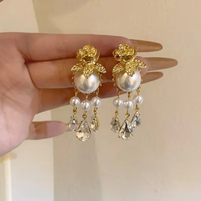 Ivoria Pearl Dew Drop Earrings | Gold - Image 3
