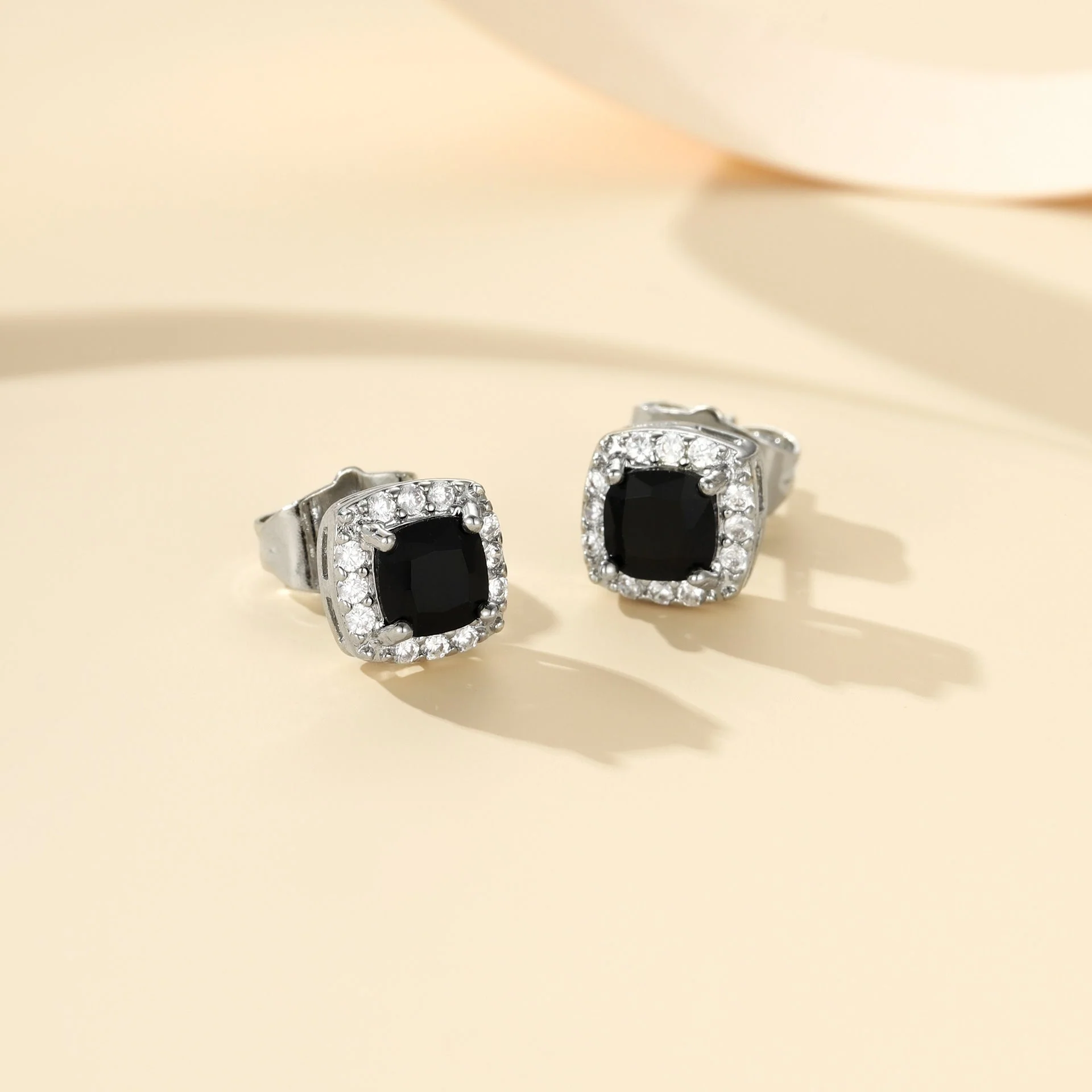 Midnight Royale Stud Earrings | White Gold