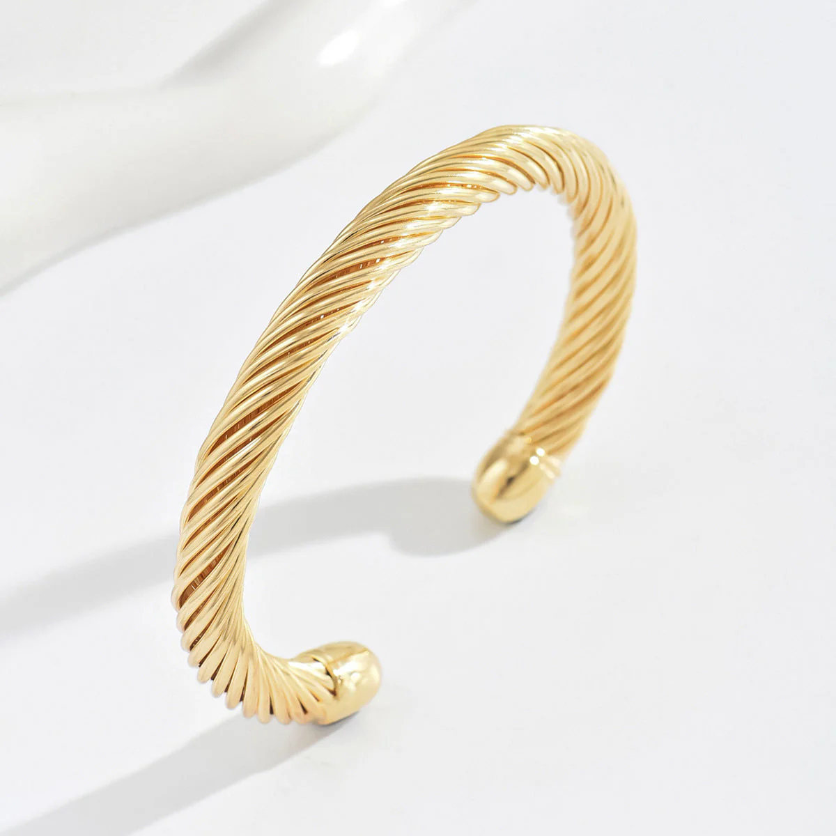Prime Twisted Cuff Bracelet | Gold
